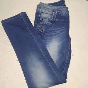 Jätte snygga Jeans som är nya med prislapp på. 