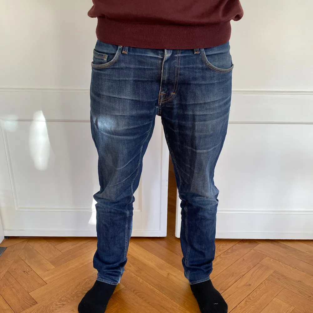 Säljer dessa Tiger of Sweden jeans. Skulle säga att dem är slimfit och är i storlek 31/31. Tveka inte på att ställa frågor!. Jeans & Byxor.