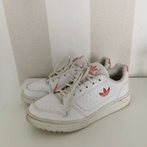 Sneakers  - Fint använt skick. Färgen säljs inte längre 