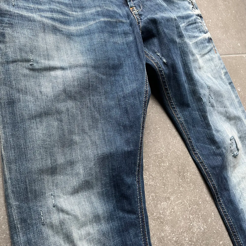 Tja, säljer dessa feta dondup jeans med snygga slitningar och snygg fade, 8/10 Modell: Sam, slim fit. Jeans & Byxor.