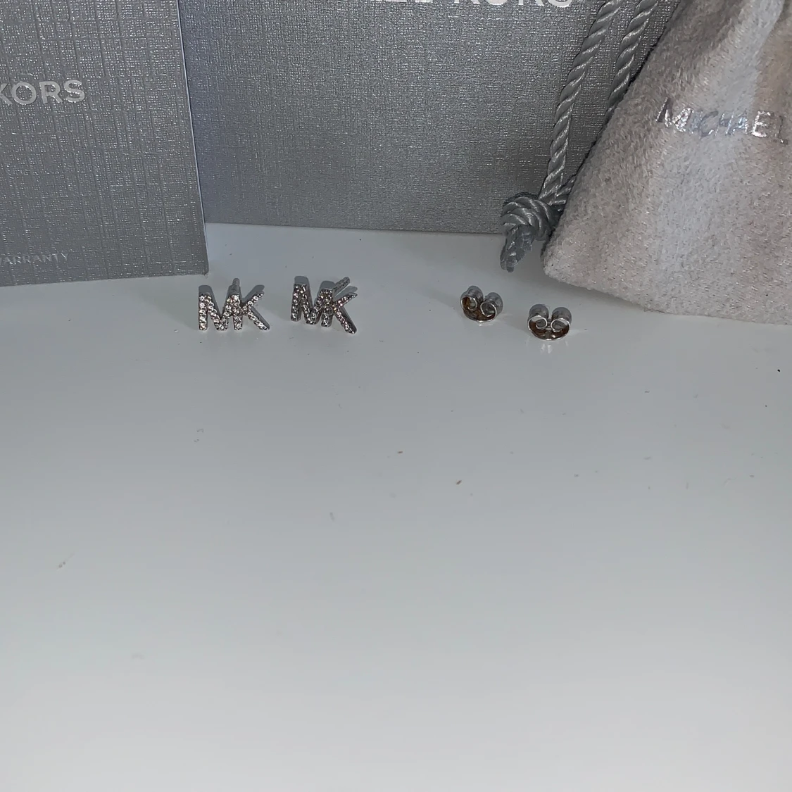 Michael kors örhängen silver - 90