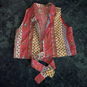 Väst/topp - Väst/topp kan användas som båda, bra kvalitet 🎀