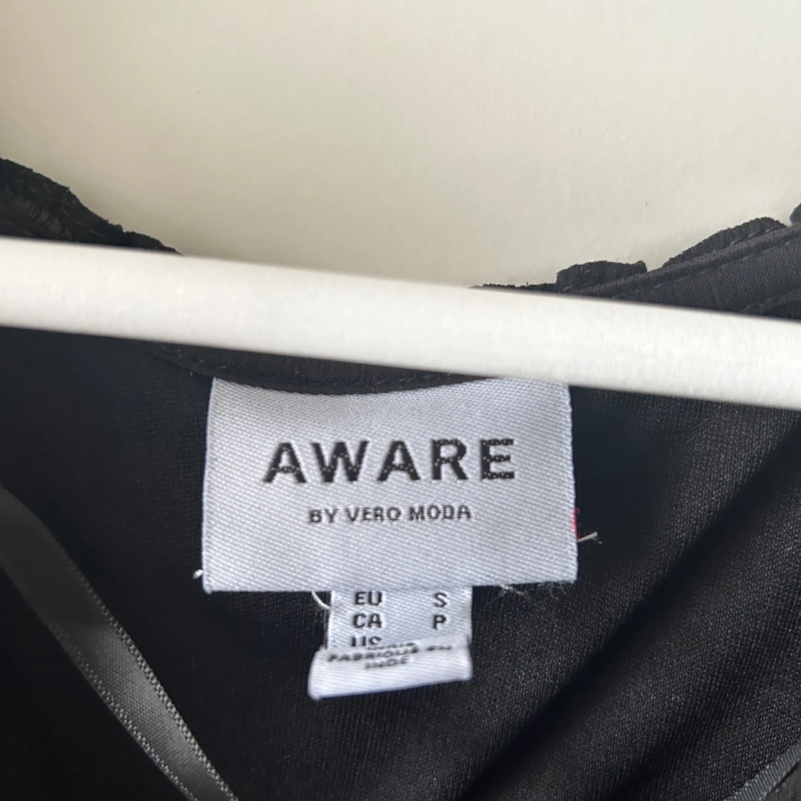 Volangklänning från Vero Moda  - 90