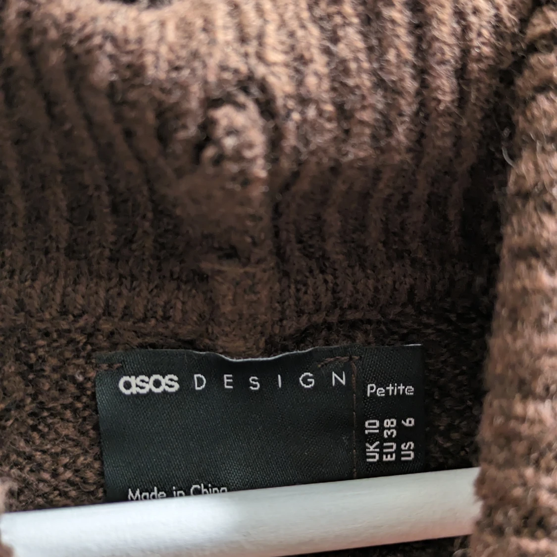 Brun stickad midiklänning - 92