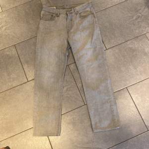 Snygga Levis jeans i grå, knappt använda! Sto 29/30