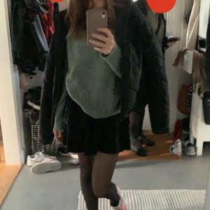 Stickad tröja - Jättefin stickad tröja från Vero Moda.💞 Säljer då den inte kommer till användning.  Knappt använd💝 Nypris 250:- Köparen står för frakt🛍️