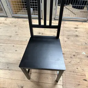 Selling two chairs that is in very good condition 