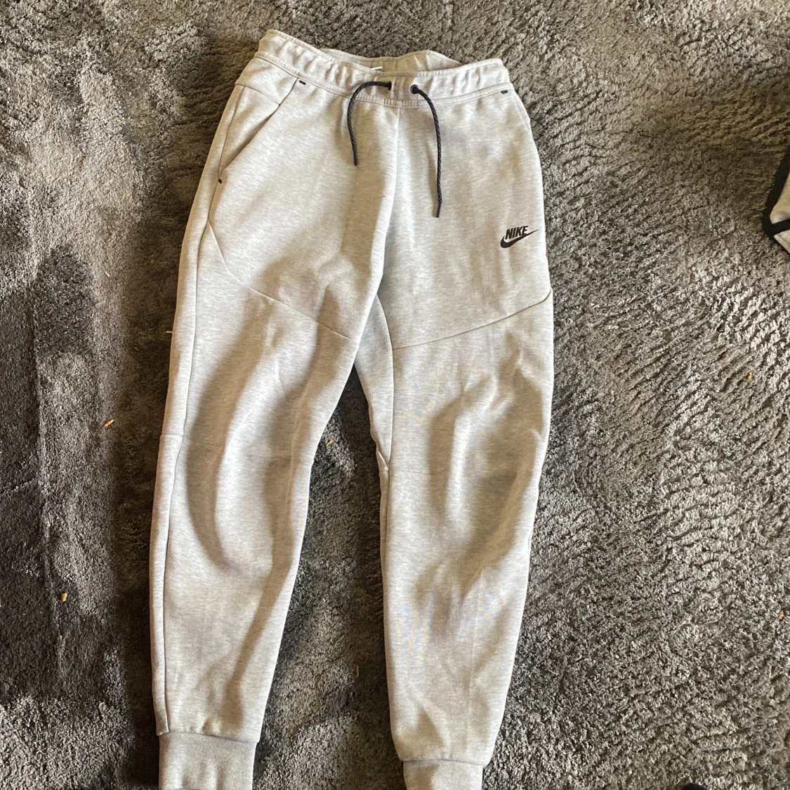 nike tech fleece mjukisbyxor, aldrig använda av mig. riktigt bra skick👌👌