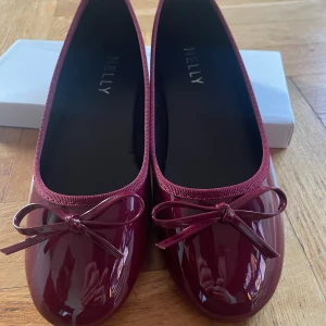 Säljer mina oanvända ballerina skor från Nelly, slutsålda på deras hemsida💓  - Storlek 38 och skorna är endast testade inomhus en gång 