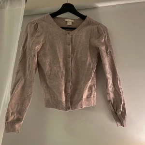 Kofta - Jättegullig kofta som sällan har använts🎀 Storlek XS🌸