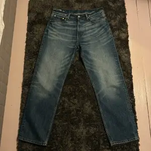 Weekday space jeans i nyskick säljer då de är för stora för mig
