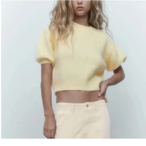 Gul trekvartsärmad tröja  - Stickad tröja från zara 💛💛💛 använd en gång 