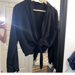 Croppad blus  - Croppad blus storlek S 