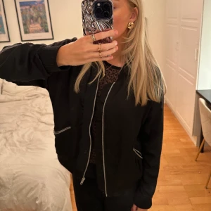 Tunn bomberjacka - Lite tunnare bomberjacka