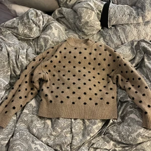 Stickad tröja  - En tjock och varm stickad tröja från hm💕  Storlek xs 