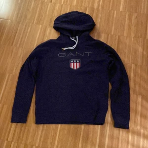Gant hoodie - Gant hoddie, stl s. Fint skick. Mörkblå