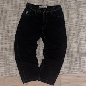 Polar 93’ - Riktigt feta byxor, sparsamt använda. Fins små slitningar längst ner på byxan. Skriv gärna om mer info))