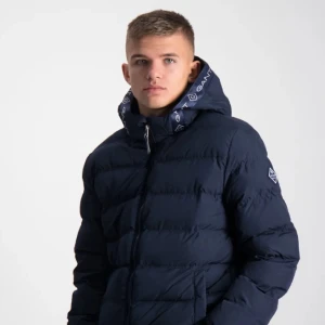 Vinterjacka - Väldigt fin jacka för barn.  Har legat och dammat i gaderoben för att lillebroshan hade glömt att han hade en sådan fin jacka. Tiden gick så han växte ur den utan att använda den. Helt ny, Tveka inte på att höra av er.