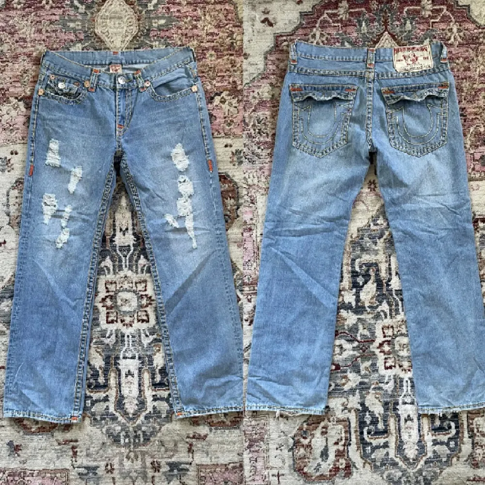 Köpta har på Plick för 800 har knappt använt dom så säljer vidare dom för är inte riktigt min still . Jeans & Byxor.