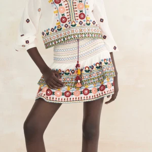 Zara kjol - Jättefin kjol från zara som jag köpte förr förra sommaren (2022), skicket är fint och tror inte kjolen säljs längre. Skriv för fler bilder💖