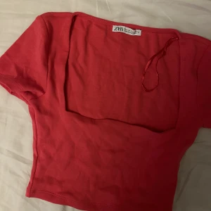Rosa topp - Rosa topp från Zara . Väldigt kort men sitter jätte fint o tajt på. 🥰