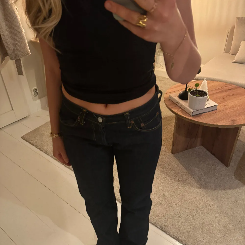 Säljer min ascoola evisu jeans!! Nysick och strl 30x34 och sitter jättebra på mig som vanligtvis har 34/36😇 Skriv gärna vid funderingar eller prisförslag!!. Jeans & Byxor.