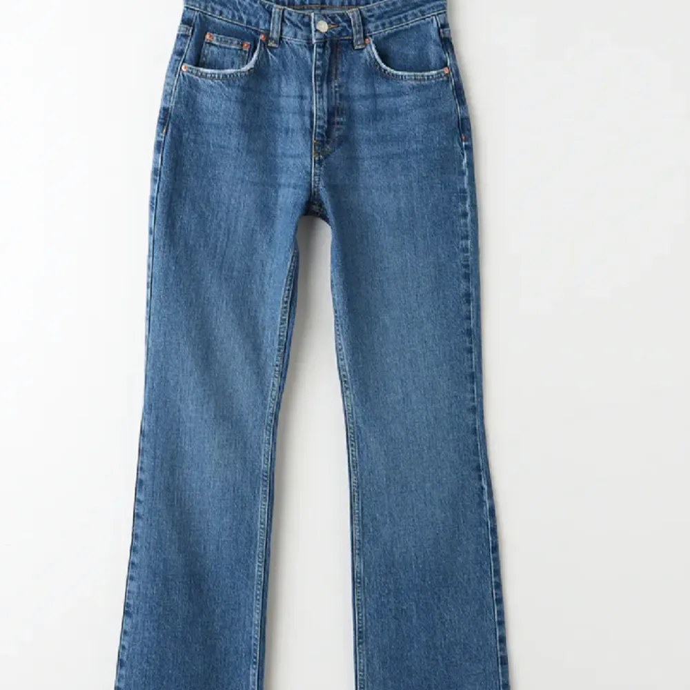Jeans från ginatricot, knappast använda. Dem är helt slutsålda på hemsidan. Mycket bra sick! Inga defekter. . Jeans & Byxor.