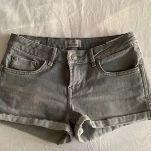 ltb shorts - Säljer dessa snygga LTB jeansshorts då de inte kommer till användning längre, köpta här på plick i somras!💗