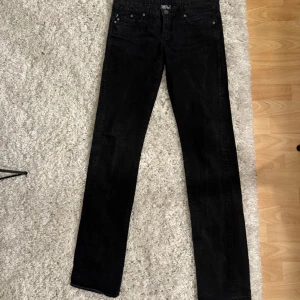 Victoria Becham jeans  - Victoria Beckham jeans säljer pga dom inte kommer till användning   