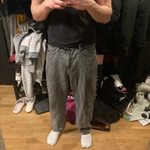 Loose fit jeans från HM - Loose fit jeans från HM sällan använda, inga skador
