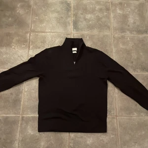 Halv zip tröja - En halv zip tröja från these glory days i merinoull