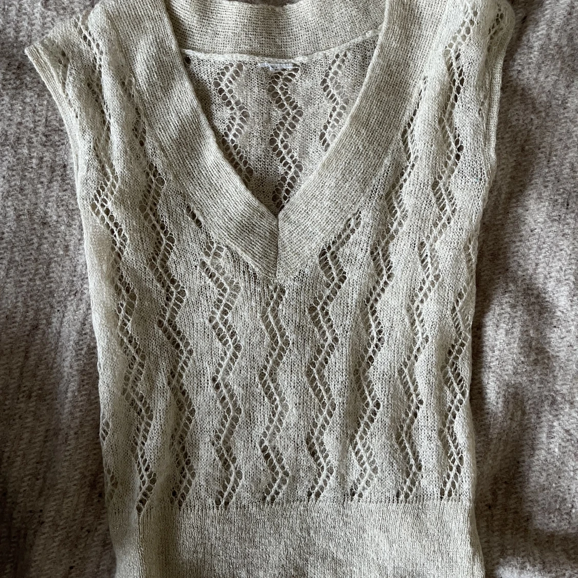 Glittrigt stickat linne - 90