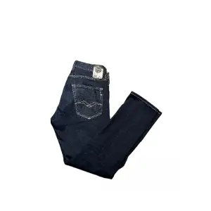 Replay jeans i modellen Groover. Skick 9,5/10. Nypris 1800 kr, mitt pris 500 kr. Storlek W31 L34, Skriv vid funderingar🙌