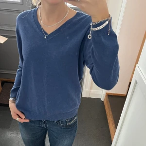 Blå sweatshirt från Isolde - Blå tröja i storlek M från Isolde. Fint skick. Använd gärna köp nu!