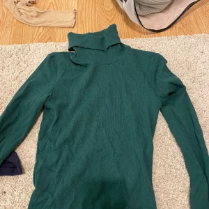Grön polo från zara - Storlek xs/s endast testad 