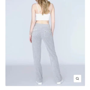 Juciy couture byxa  - Juciy couture byxa äkta från hemsidan, strlk M. Säljer pga kommer inte till användning längre. Kan skicka bilder med byxorna på ifall de behövs. Kofta finns på min profil. Pris går att diskutera ❤️