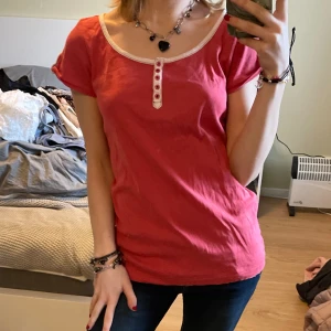 Vintage tröja - Gammal esprit tshirt med söta knappar, fint skick🫶