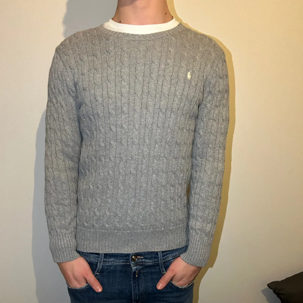 Snygg Ralph lauren knit pullover | Storleken är XL 18-20 år, sitter som M | Skick 8/10 inga defekter | Hör av er vid frågor!. Tröjor & Koftor.