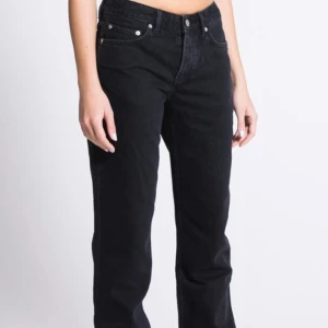 Lågmidjade jeans😍😜 - Säljer mina super fina lågmidjade jeans från lager 157 i modellen icon då jag ska köpa ett par i en annan färg❤️ dem är använda fåtal gånger och har inga defekter. Dem är i Xxs men passar mig som vanligtvis har S❤️ orginal pris 400kr💗⭐️