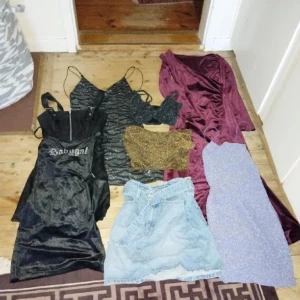 Massa oanvända festkläder!:) - Massa skitpampiga oanvända festkläder! Dem flesta är Divine, alla är ganska korta beroende på längd och storlek, även stretchiga! :) Skriv för enskilda priser! Allt för 1000:- 