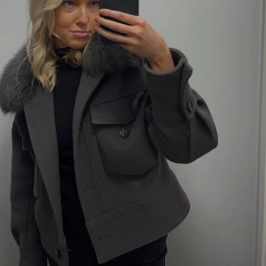 Meotine Jacka  - Fint skick. Inget fel på den alls, utan bara inget jag längre vill ha. Strl xs/s. Skickar självklart fler bilder om man vill de!