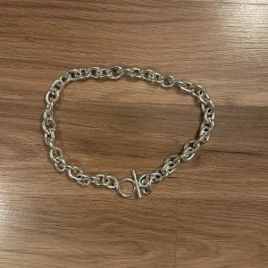 Tjockt halsband - Tjockt coolt halsband från asos! Aldrig använd.