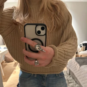 Beige stickad tröja  - Beige stickad tröja med kragefrån NAKD, fint skick! 