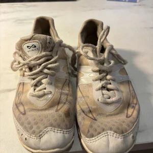 Cheerleading skor  - Storlek 5.5 = 36.5 