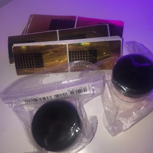 AKRYLPULVER - PRIS+FRAKT☺️ Säljer akrylpulver då ja ej använder de. Köpt ifrån Shein. Allt på bilden 25kr 😊