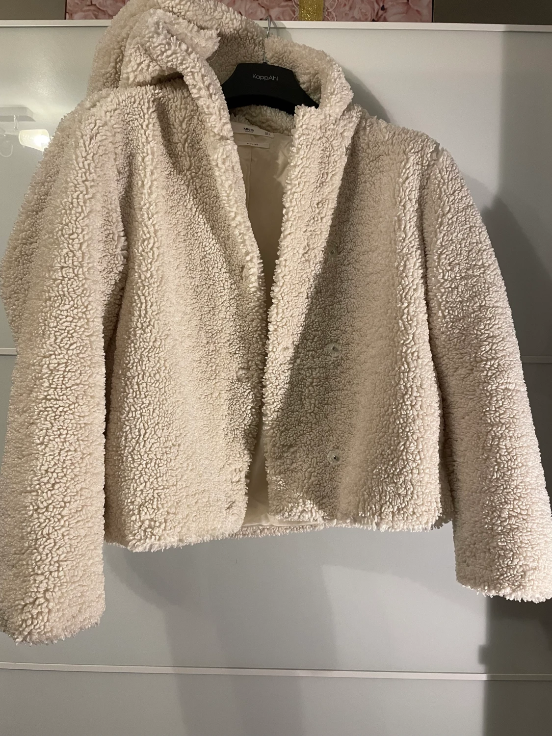 Jättefin Teddy jacka från Mango