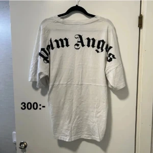Palm angels tröja - Tshirt från palm angels i storlek S