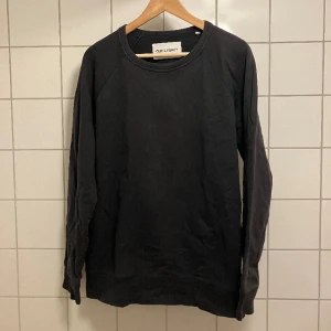 Our Legacy Sweatshirt Grå - Jävligt trevlig sweatshirt som jag motvilligt säljer pga har växt ur den.