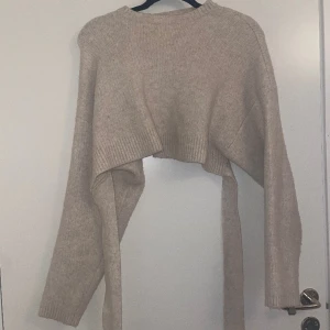 Stickad top/tröja - Zara stickad topp men knytning på ryggen! Så fin och snygg till våren 💞