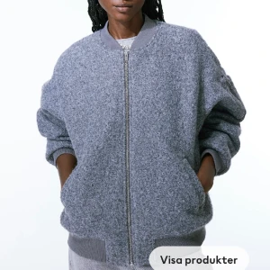 Bomberjacka - Säljer min bomberjacka från h&m. Använd väldigt sparsamt och köptes i höstas. Köptes för 499kr och är i stl M. Säljer för 300kr. Skriv privat för fler bilder 😇